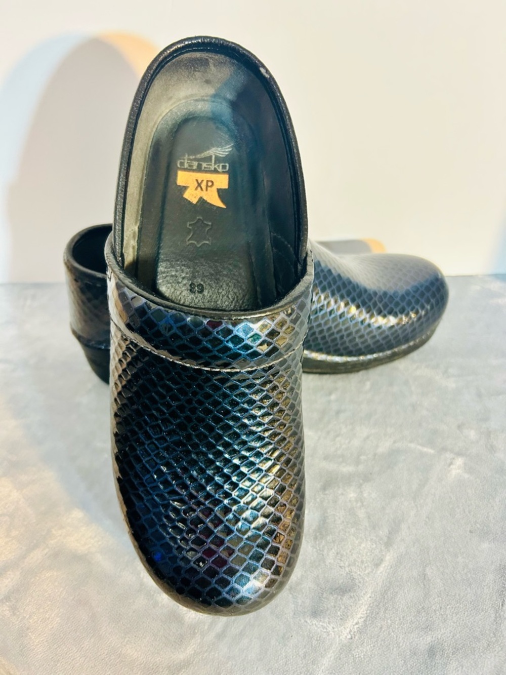 Dansko XP Clogs Womens 39 Snake Print Slip Resistant Work Shoes